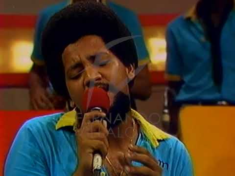 Fernando Villalona en vacilón con sus músicos