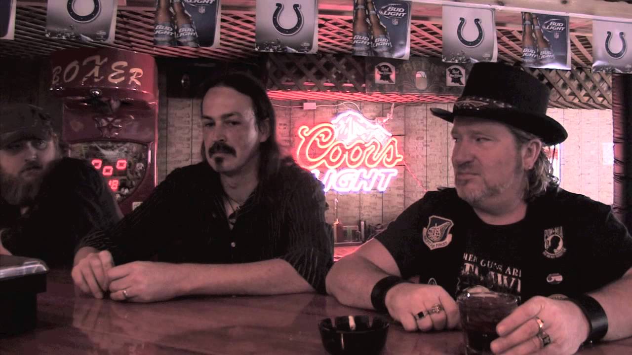 '"I'm Not A Hat Wearing Man" (Official Music Video) Jason Wells