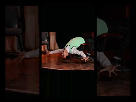 يعيش المسرح