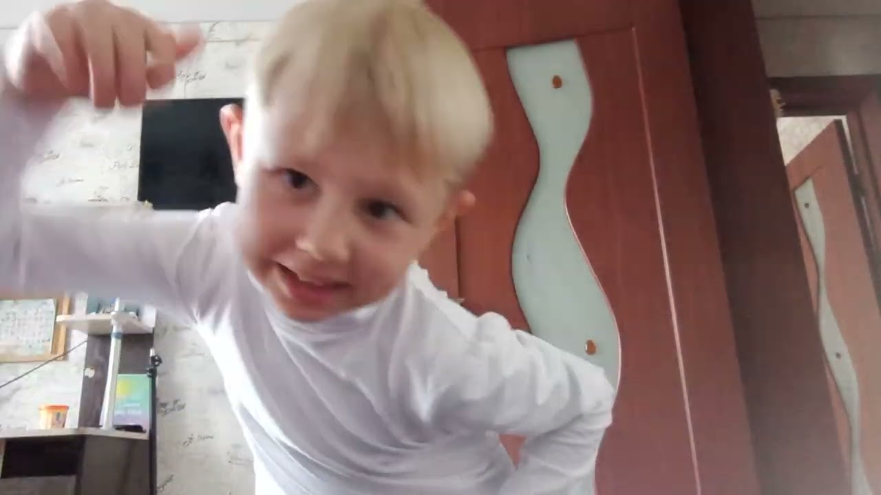 Учусь играть на гитаре