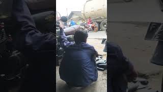 Download Lagu Duniaku pernah hancur. Sedang dirangkai kembali MP3