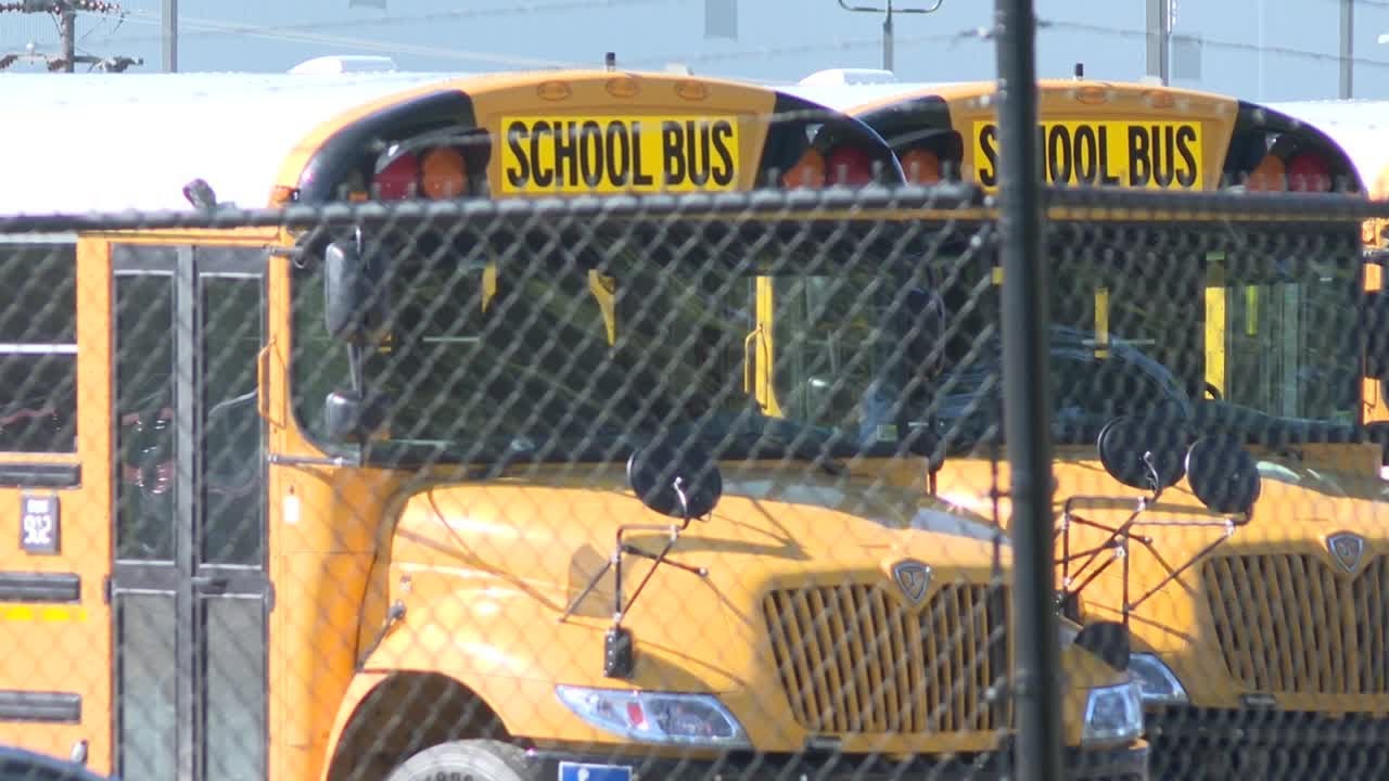 'I don't understand:' Hampton mother upset after son left on school bus ...