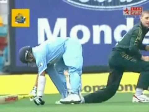 Michael Clarke Vs Sachin Tendulkar - Not Even a Sorry !