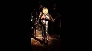 Anna Vissi - Ase Tous Erotes - live Hotel Ermou (07.04.2017) Resimi