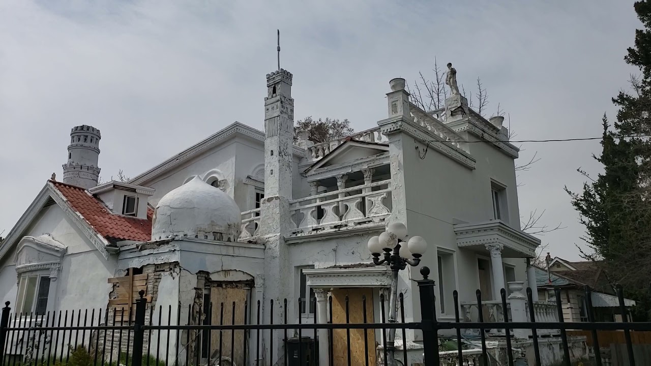 Abandoned Aladdin house the weirdest house of Scarborough and Toronto