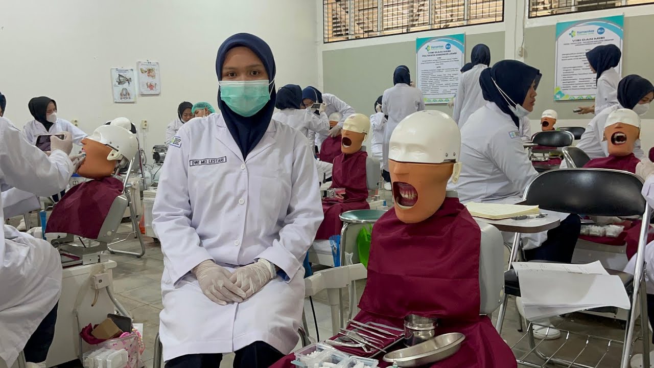 PENCABUTAN GIGI SUSU ANTERIOR RAHANG ATAS (62) MENGGUNAKAN ANESTESI TOPIKAL