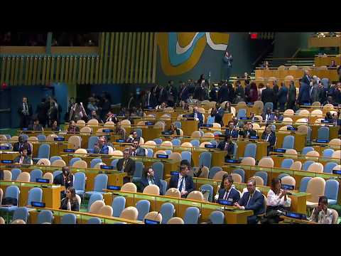 Netanyahu at the UN, dozens of delegations leave the hall. Bibi replies: "Cowards"