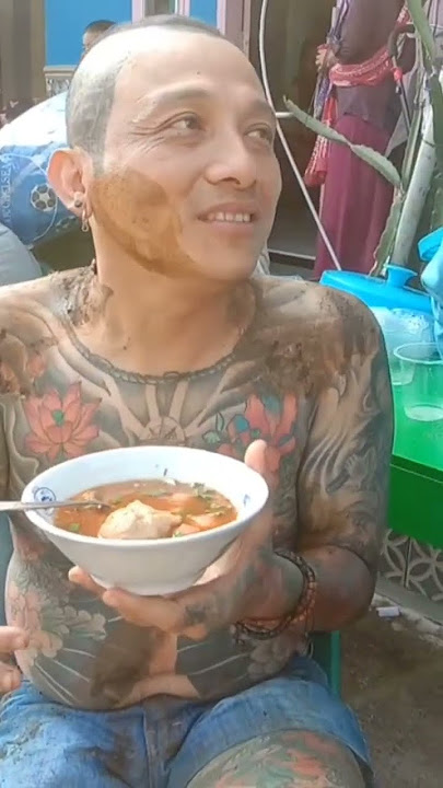 Kades Bertato Lapar Habis Panjat Pohon Pisang