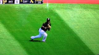 McCutchen diving catch and double play v/s STL