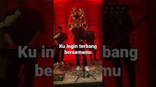 Download Lagu the fly - terbang cover by caviar live in gemi #terbang #thefly #cover MP3