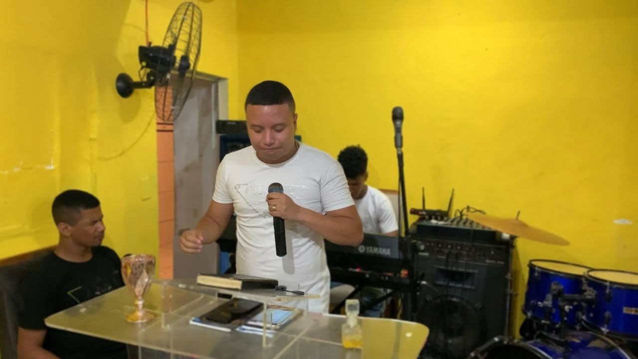 Mesmo rouco... a igreja era pequena; mas o mover de Deus foi Grande 😭😭🔥 ...