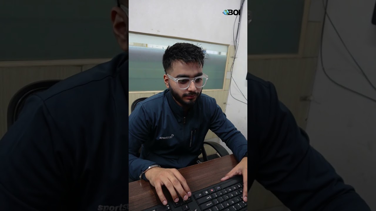 Choosing between Canada and Hong Kong for your next big move?🤔 