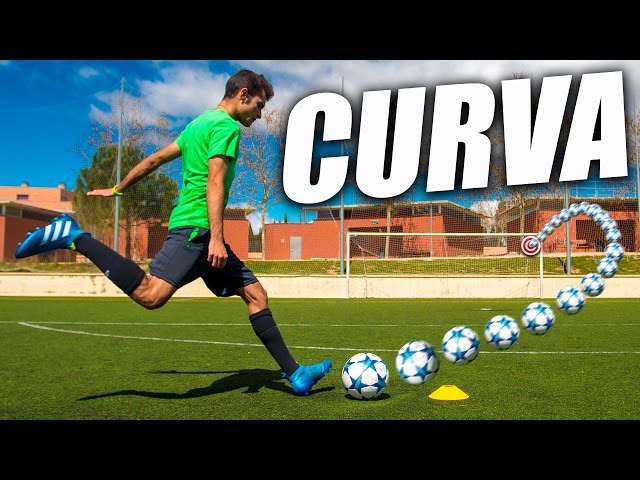 Como Pegar al Balón con Curva - Como Chutar con Rosca y Patear con Efecto Interior (Curva Tutorial) class=