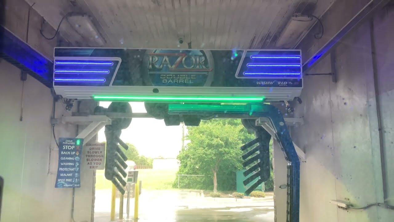 АБСОЛЮТНО НОВЫЙ двухкамерный автомойщик Washworld Razor на автомойке Vac N Splash в Самтере, Южна...