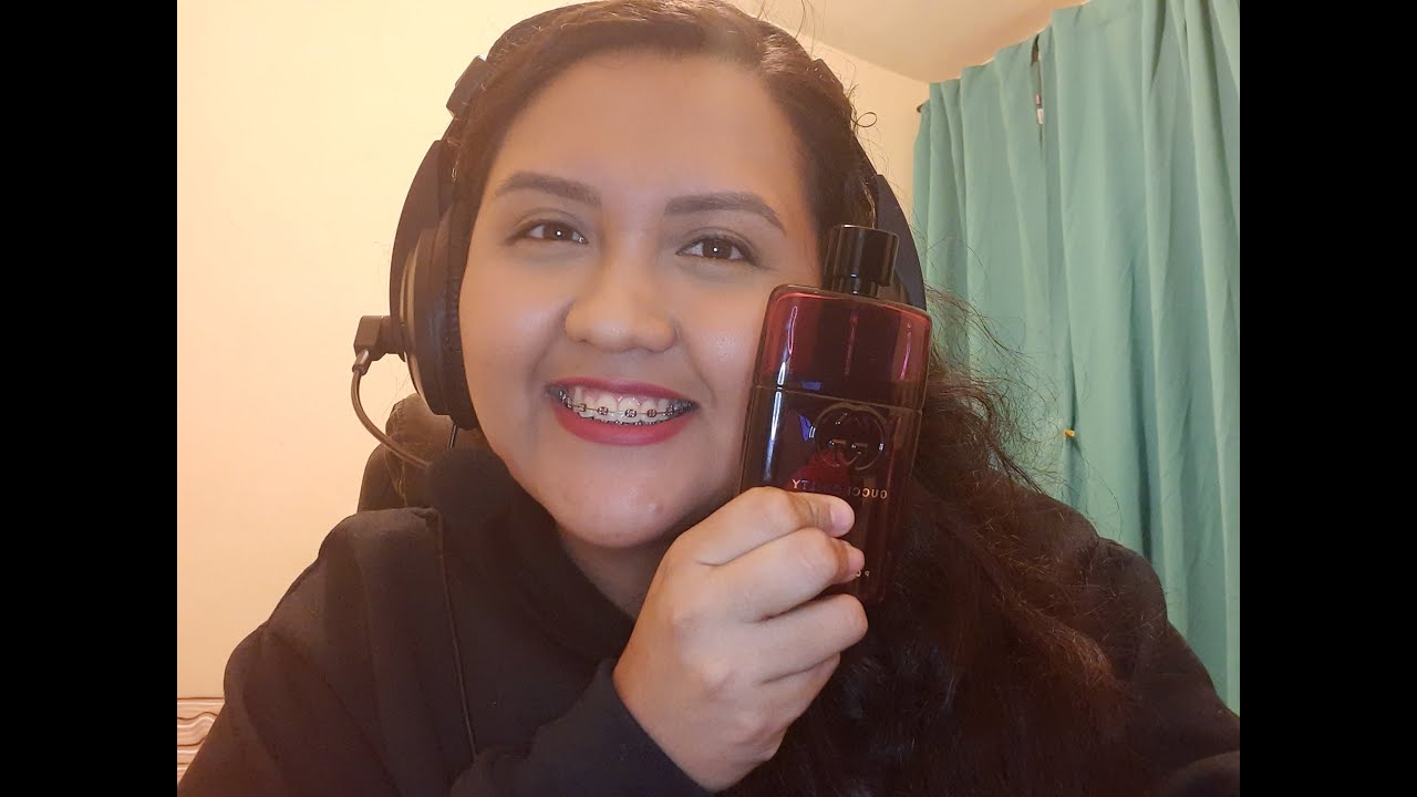 ASMR te enseño mis perfumes *tapping y mouth sounds*
