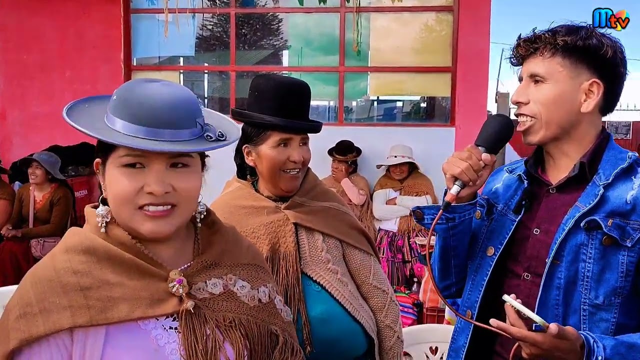 SORPRESA EN ÑACHOCA PROVINCIA INGAVI,  A LOS AUTORIDADES SALIENTES FERMIN ACARAPI Y VICTORIA MAMANI