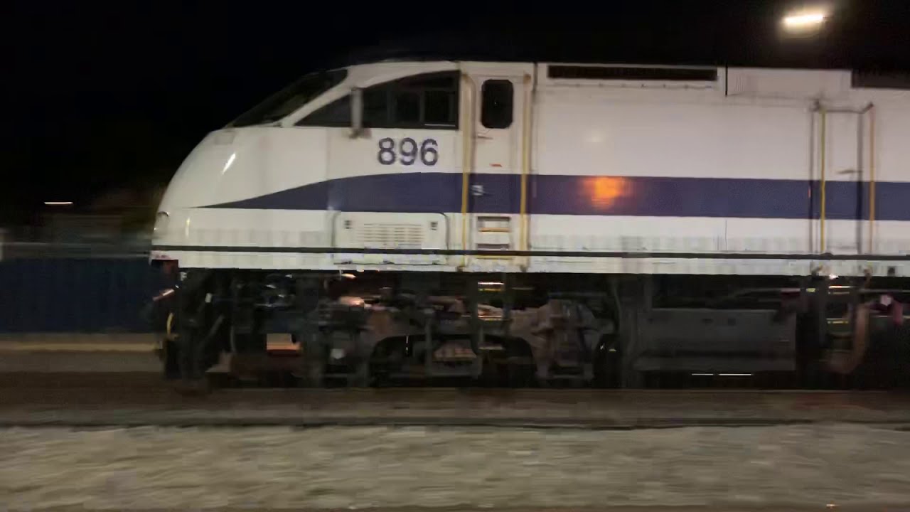 Metrolink MP36PH-3C 896 meet with NCTD Coaster F40PH-2C 2101 (non ...