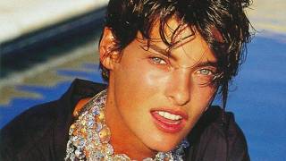 Linda Evangelista Stuns in a Micro Bikini — Photos Everyone's Talking About