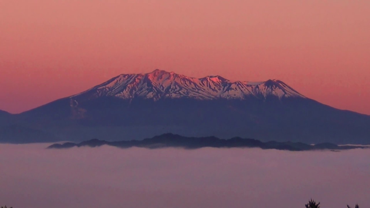 雲海に浮かぶ朝焼けの御嶽山 19 05 22 Youtube