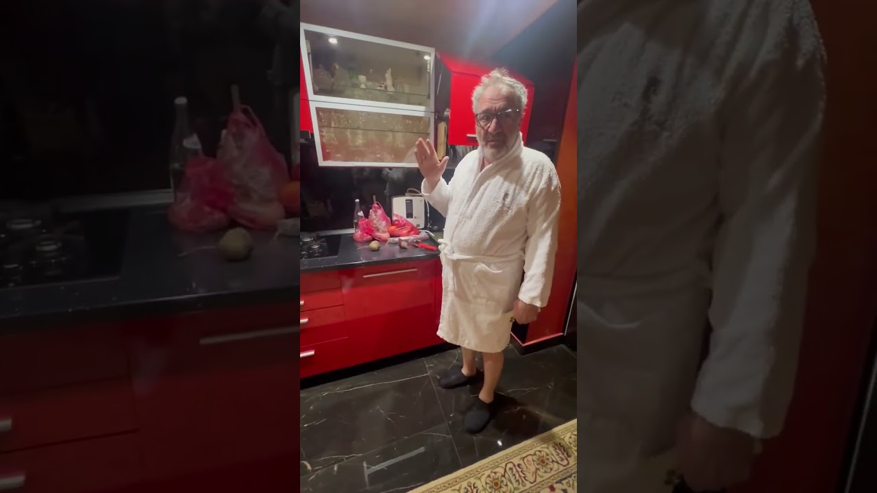 Se gândește să plece fără mine 🤔😏