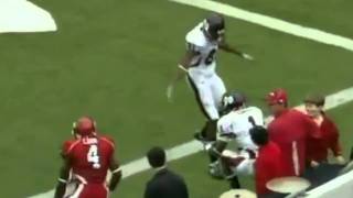 Chad Bumphis loses a shoe and runs for 49 yards
