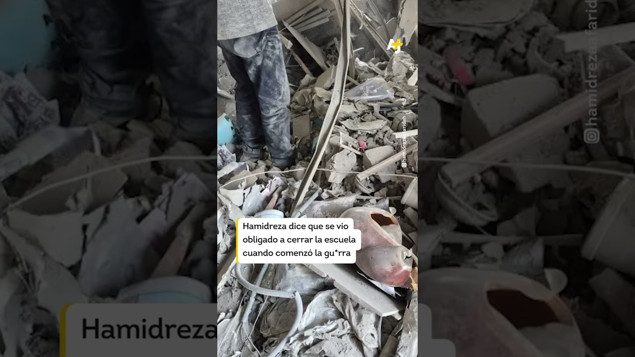 موسيقي إيراني يعزف على أنقاض مدرسته