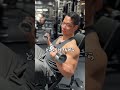 二頭筋が馬鹿でかくなる裏技がこれ