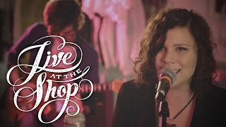 Chasing Jonah performs "Blank Space" by Taylor Swift (TQS - Live At The Shop)