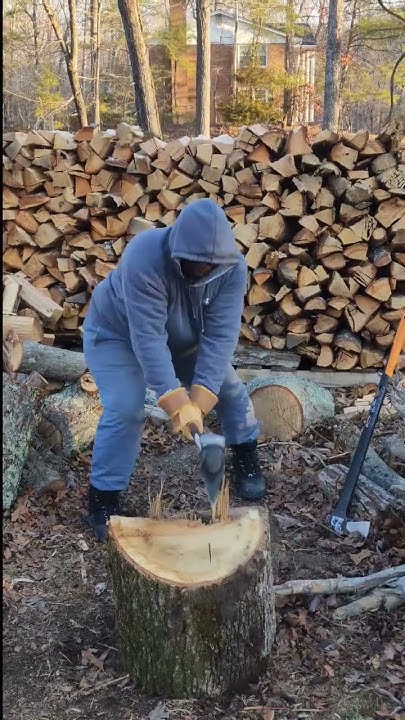 fiskars-8lb-maul-vs-red-oak-round-how-many-strikes-youtube