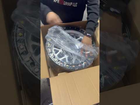 Unboxing A KMC Offroad Wheel For A Jeep So Satisfying Unboxing New Wheels Offroad Kmc Rims