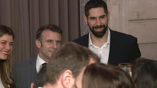 Les handballeurs français reçus par Emmanuel Macron après leur titre européen | AFP