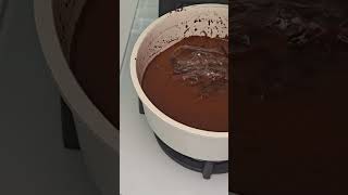 Glassa a specchio facilissima ricetta ; https://www.orangechef.it/glassa-a-specchio-al-cacao/ #food