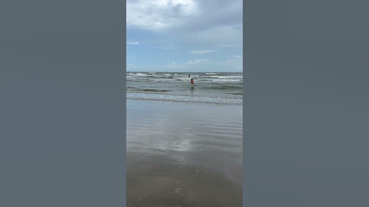 Love the beach #beach #waves #texascoast #fypシ゚viral #galveston #summervacation