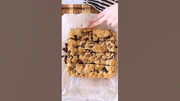 Chocolate Chip Cookie Bars! Recipe link in comments! #cookies #baking #chocolate