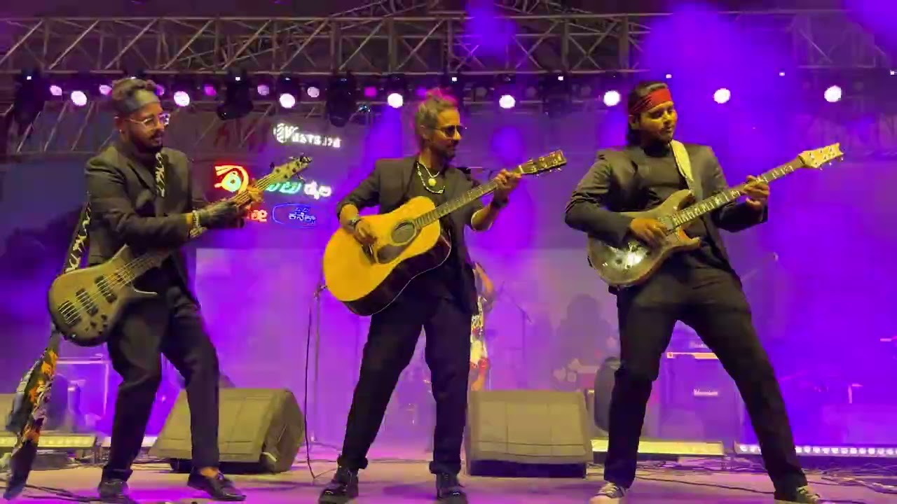 Pintu Mallick - Live performance Mallick Live Band.