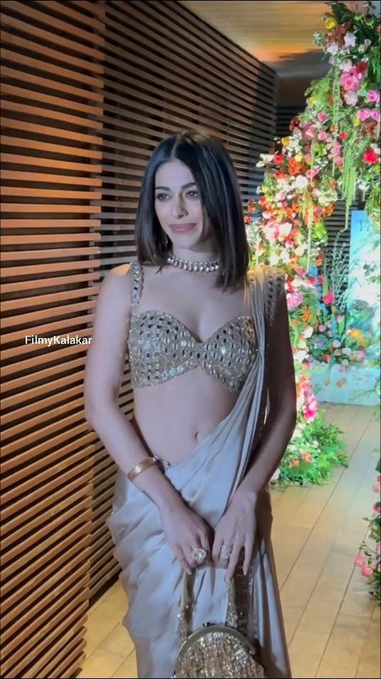 #alayaf embracing the beauty of saree in her perfect body ? #filmykalakar