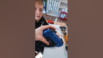 We added a 3rd Trigger to this #PS5.   #customcontroller