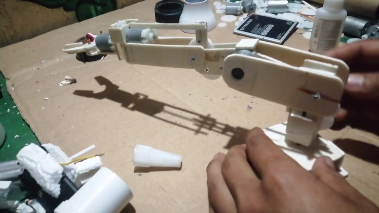 como hacer un brazo robótico casero