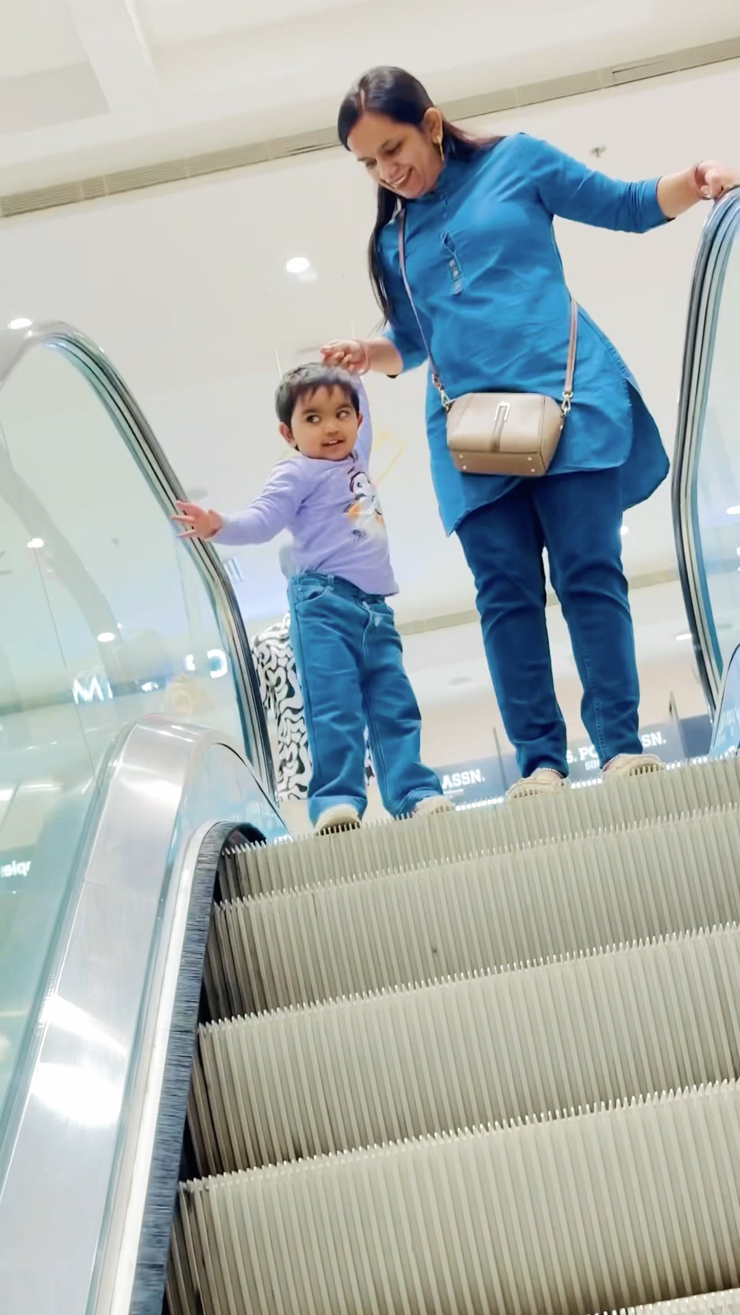 Dono ki mall me masti ?