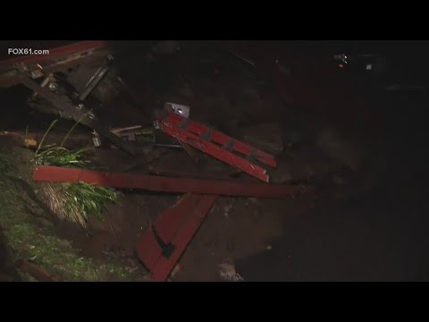 Connecticut residents clean up after weekend flooding - YouTube