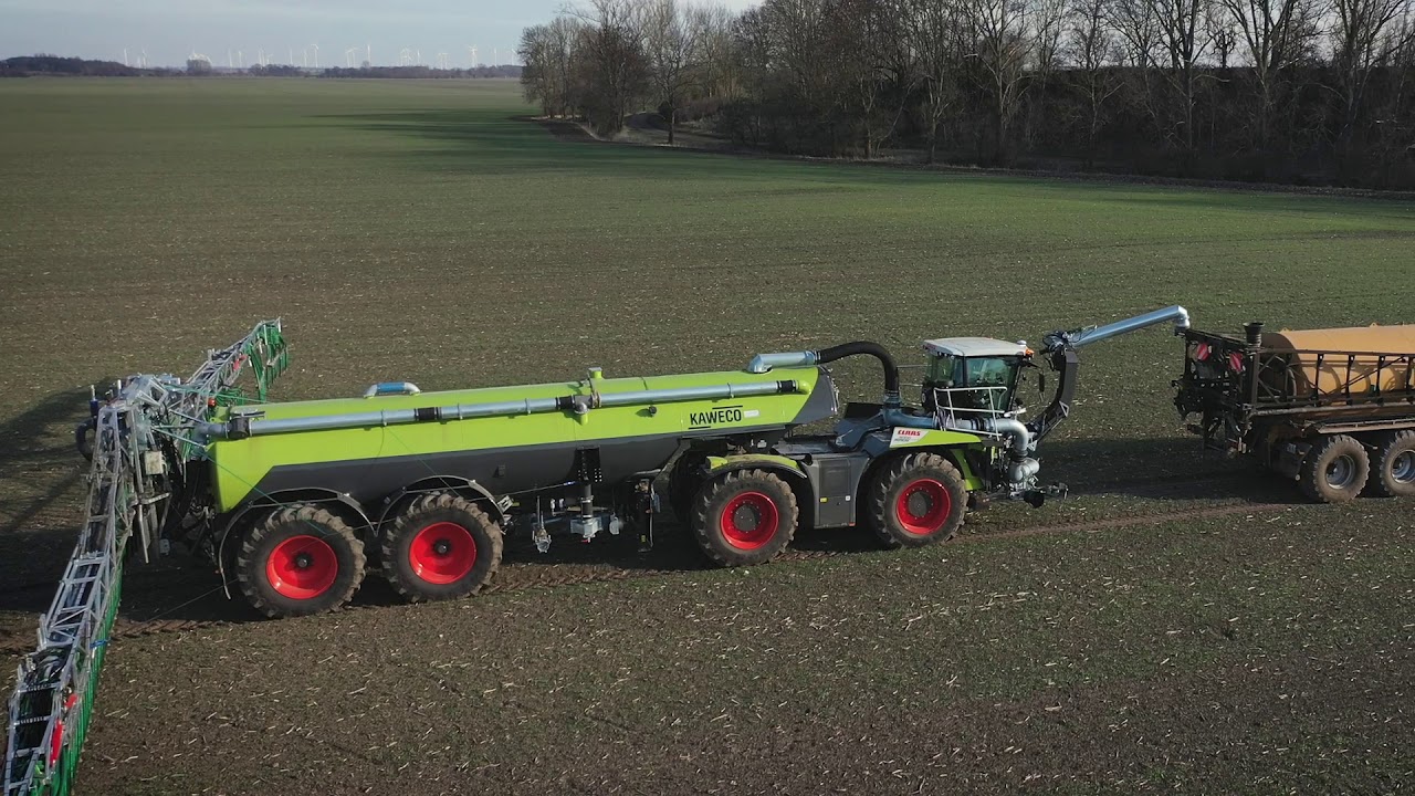 KAWECO 30.000l semi-trailed tanker with CLAAS XERION 4000 SADDLE TRAC ...