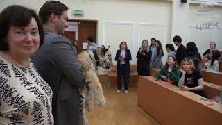 Эдгард и Аскольд Запашные с тигренком в МГУ