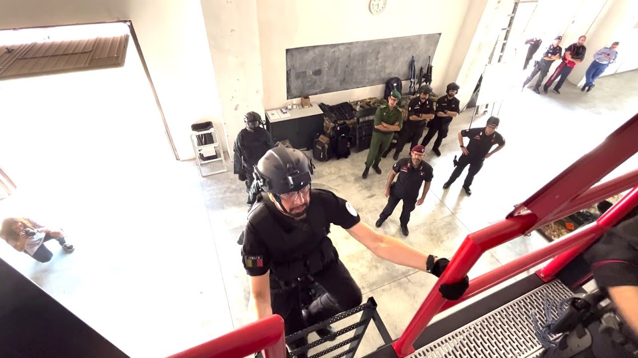 Valerio Staffelli, inviato speciale con i CarabinierI del CoESPU