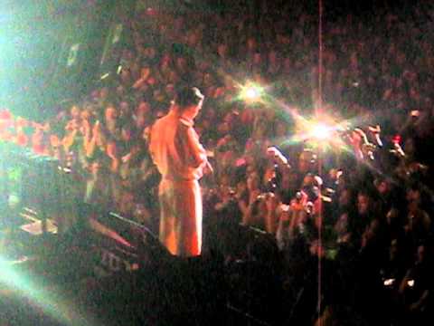 Faith No More - Pristina / Mike Patton crowd surfing