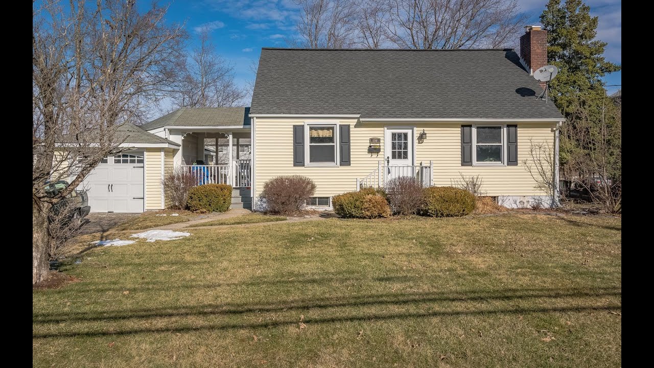 82 East Main Street, Washingtonville, NY Presented by Kerri Stretch