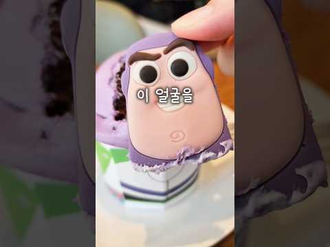 스타벅스 토이스토리 콜라보 버즈 케이크 너무 맛있는데요?😋