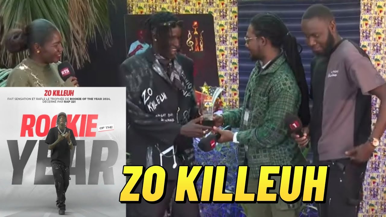 Zo Killeuh reçoit son trophée de Rookie Of The Year des mains de Pape Sidy Fall