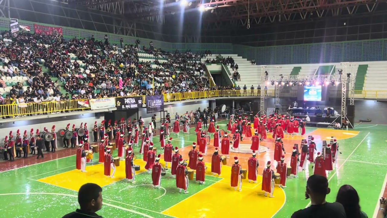 Banda de guerra instituto Froylan Turcios en la gran final de bandas 