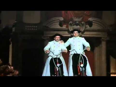 Vatican Fashion Show - Federico Fellini (Roma)