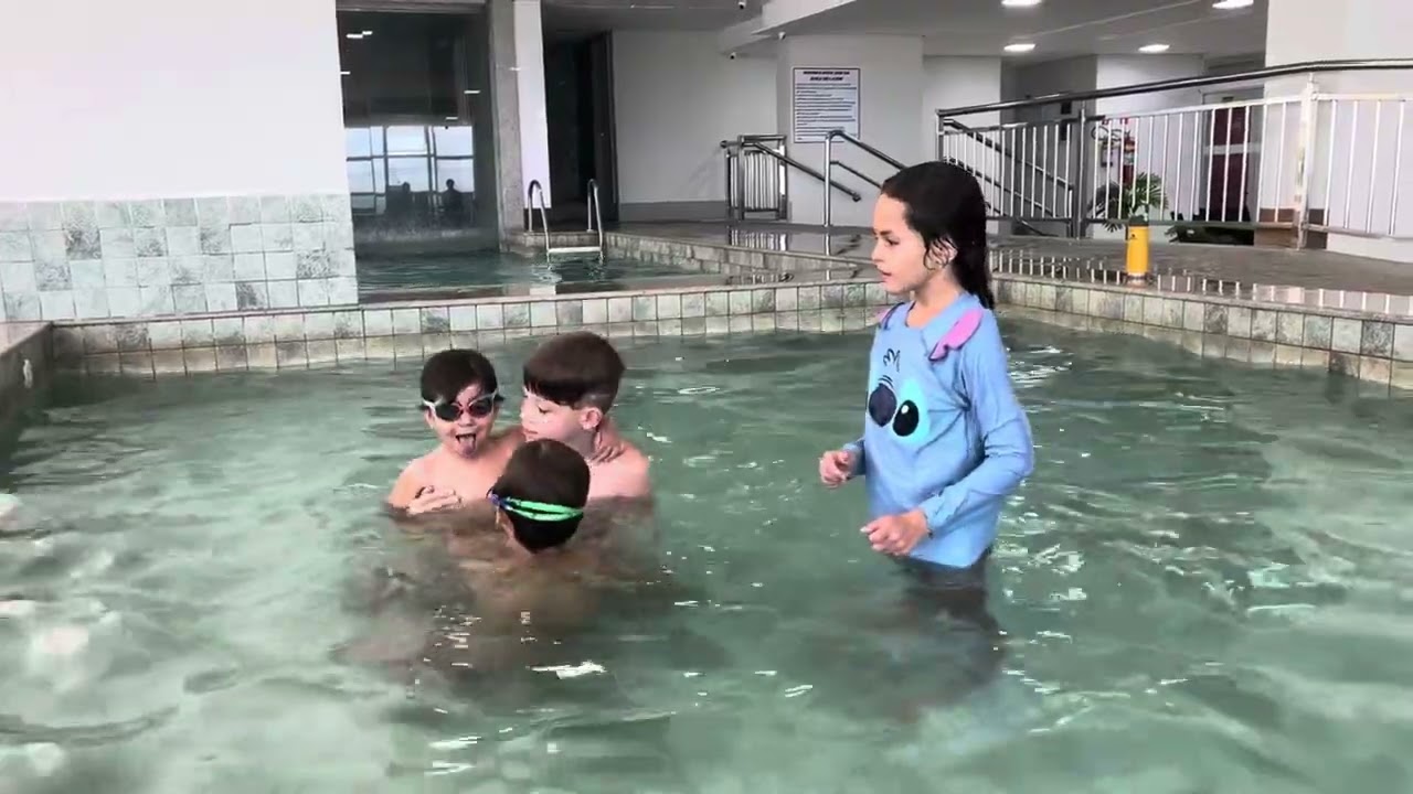 Preparação para foto - piscina Guarapari 01/01/26